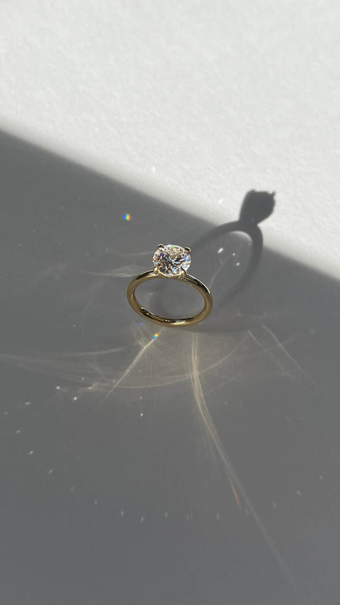 Round Diamond Engagement Ring