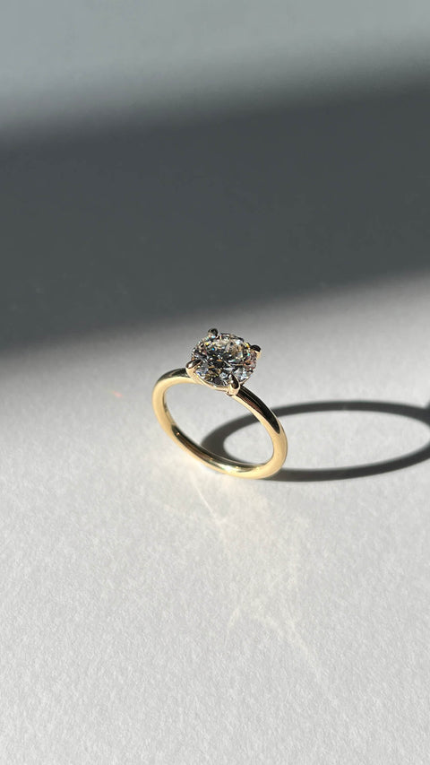 Round Diamond Engagement Ring